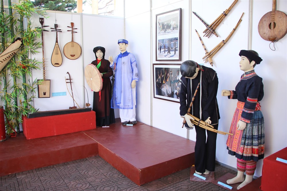 Triển lãm “Nhạc cụ truyền thống các dân tộc Việt Nam” trưng bày các nhạc cụ được chọn lọc và mang đậm bản sắc văn hoá dân tộc, bản sắc vùng miền. Ảnh : trienlamvhnt.vn
