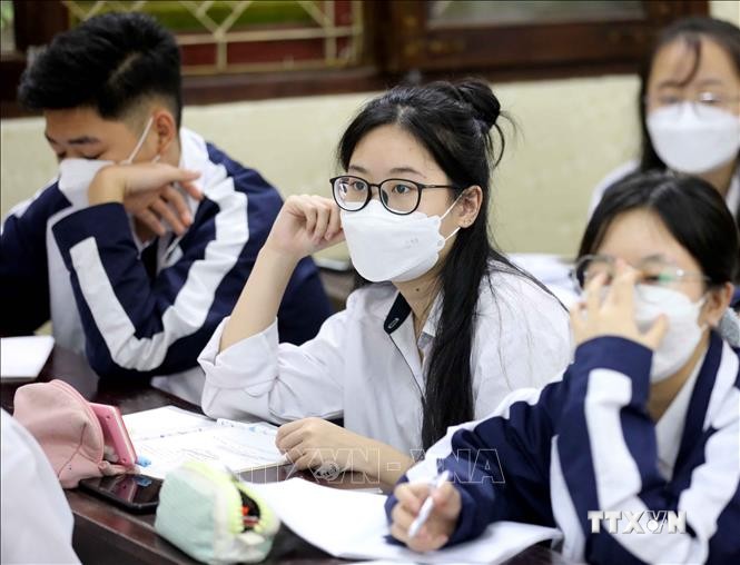 Mỗi học sinh trường THPT Trần Phú, quận Hoàn Kiếm đều ý thức được đây là thời điểm quan trọng để chuẩn bị tốt nhất cho kỳ thi tốt nghiệp THPT năm 2022 sắp tới. Ảnh: Thanh Tùng – TTXVN
