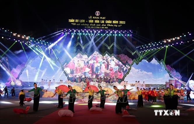Chương trình văn nghệ chào mừng Lễ khai mạc Tuần Du lịch - Văn hóa Lai Châu năm 2022. Ảnh: Quý Trung – TTXVN
