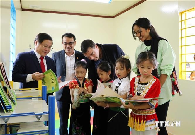 Trao tặng thư viện thân thiện cho học sinh vùng cao Lai Châu