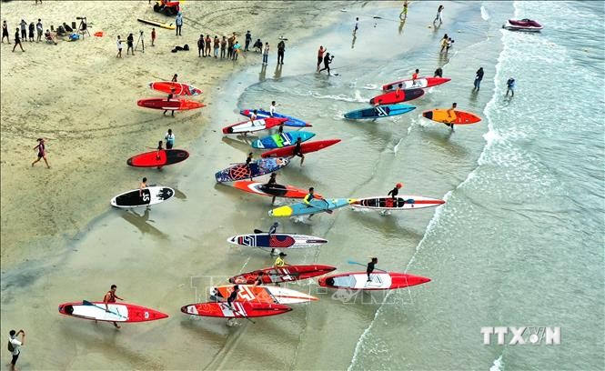 Nhiều hoạt động văn hóa, thể thao diễn ra tại bãi biển Mân Thái (Đà Nẵng) thu hút khách tham quan du lịch trải nghiệm. Ảnh: Trần Lê Lâm – TTXVN
