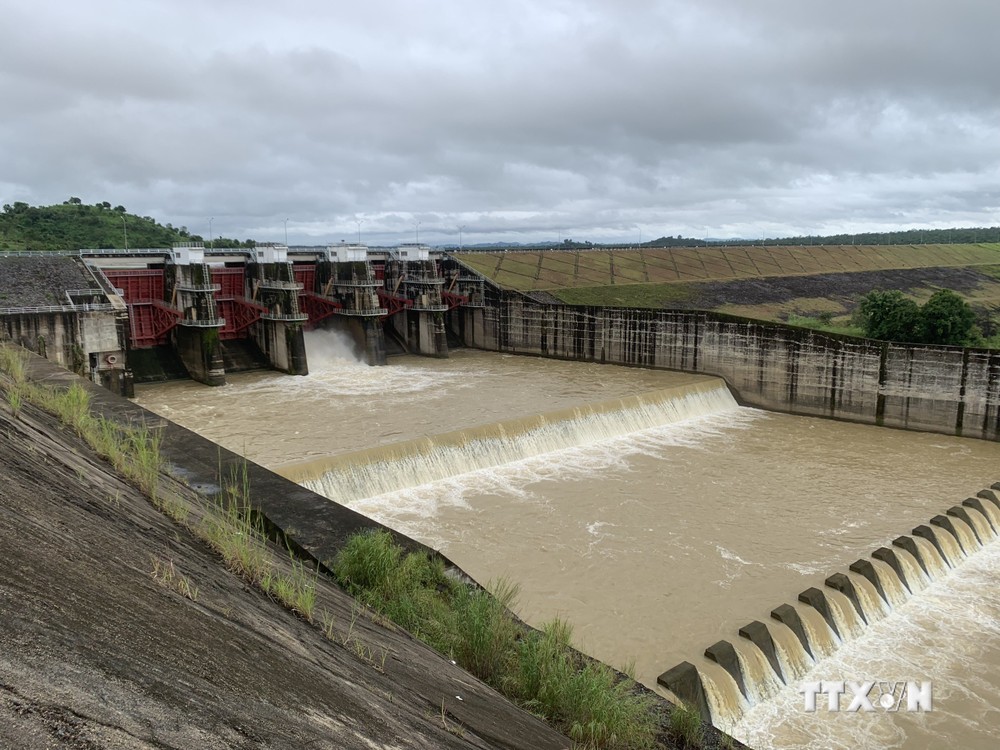 Ứng phó với bão số 4: Thủy điện Buôn Kuốp sẽ xả tràn, đề nghị nhân dân thu hoạch nông, thủy sản và không để các nông cụ ở vùng thoát lũ dọc sông