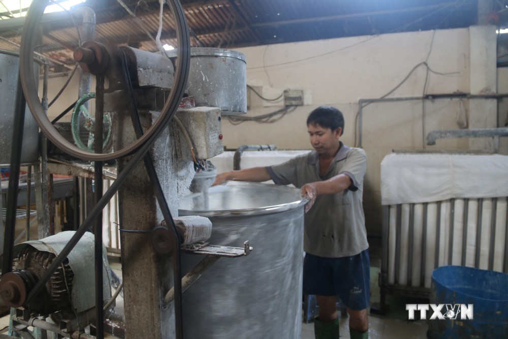 Hệ thống nước thải tại làng nghề truyền thống bún Long Kiên (phường Long Tâm, thành phố Bà Rịa) đã được nhà nước hỗ trợ đầu tư hoàn chỉnh, giúp người dân yên tâm sản xuất, gắn bó với nghề. Ảnh: TTXVN phát
