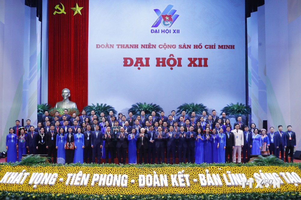Tổng Bí thư Nguyễn Phú Trọng cùng các đồng chí lãnh đạo Đảng, Nhà nước chụp ảnh lưu niệm với Đoàn Chủ tịch và các trưởng đoàn đại biểu dự đại hội. Ảnh: Lâm Khánh-TTXVN
