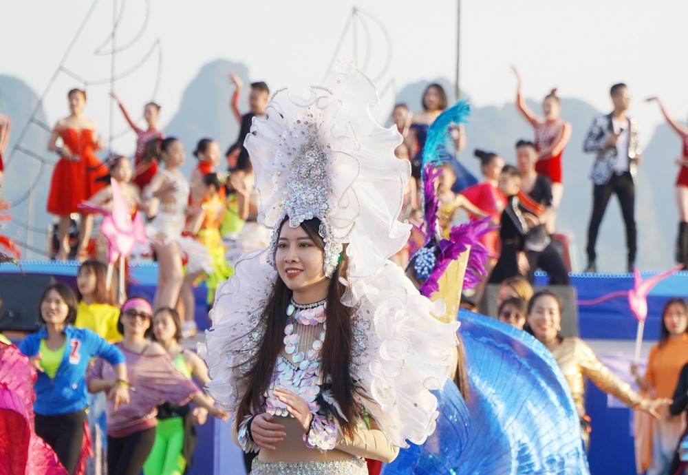 Carnaval mùa đông 2022 - sản phẩm du lịch mới của Hạ Long. Ảnh: thanhnien.vn

