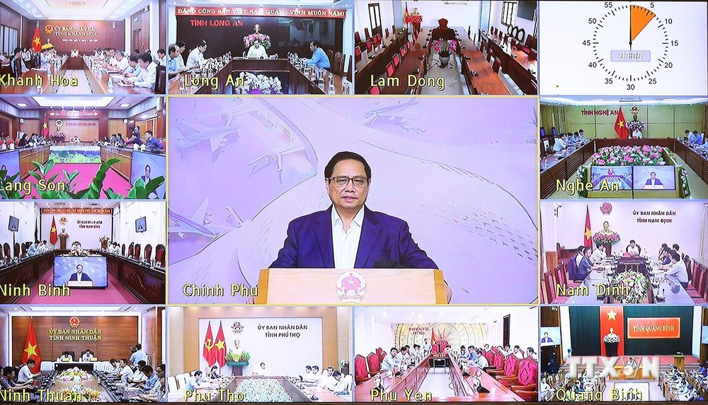 Thủ tướng Phạm Minh Chính chủ trì phiên họp trực tuyến tại điểm cầu Chính phủ. Ảnh: Dương Giang-TTXVN
