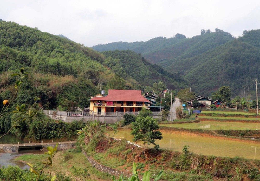 Những ngôi nhà mới khang trang ở các làng quê huyện Hàm Yên (Tuyên Quang) được xây dựng ngày một nhiều. Ảnh: Vũ Quang – TTXVN
