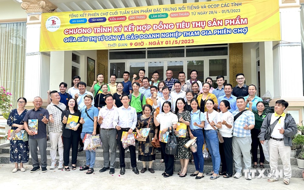 44 doanh nghiệp đến từ các tỉnh: An Giang, Sóc Trăng, Tây Ninh, Kiên Giang, Lâm Đồng và Ninh Thuận tham gia buổi kết nối với nhà phân phối. Ảnh: Thanh Sang - TTXVN
