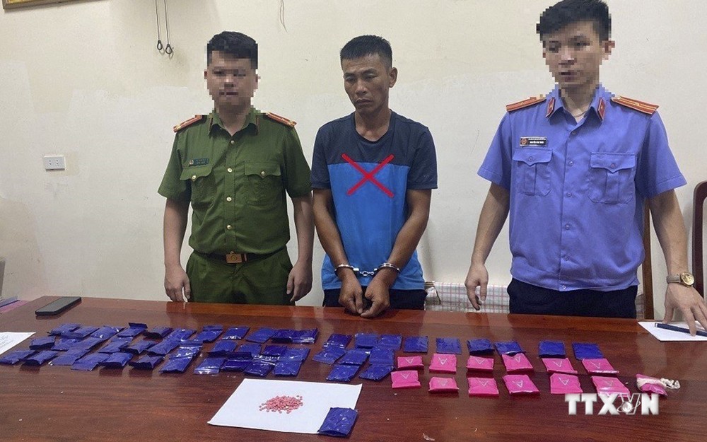Nghệ An: Bắt giữ đối tượng vận chuyển 1.200 viên ma túy tổng hợp