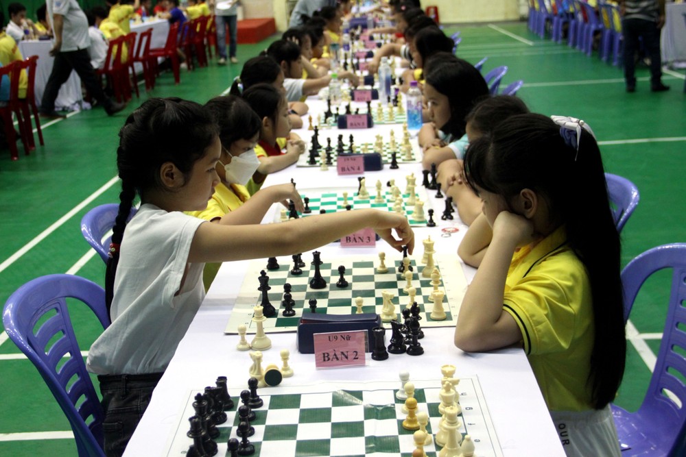 Các vận động viên ở các nhóm tuổi thi đấu tại giải. Ảnh: Trịnh Bang Nhiệm - TTXVN
