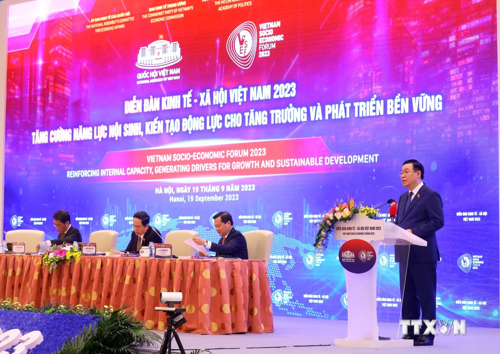 Chủ tịch Quốc hội Vương Đình Huệ chủ trì khai mạc Diễn đàn Kinh tế - Xã hội Việt Nam năm 2023