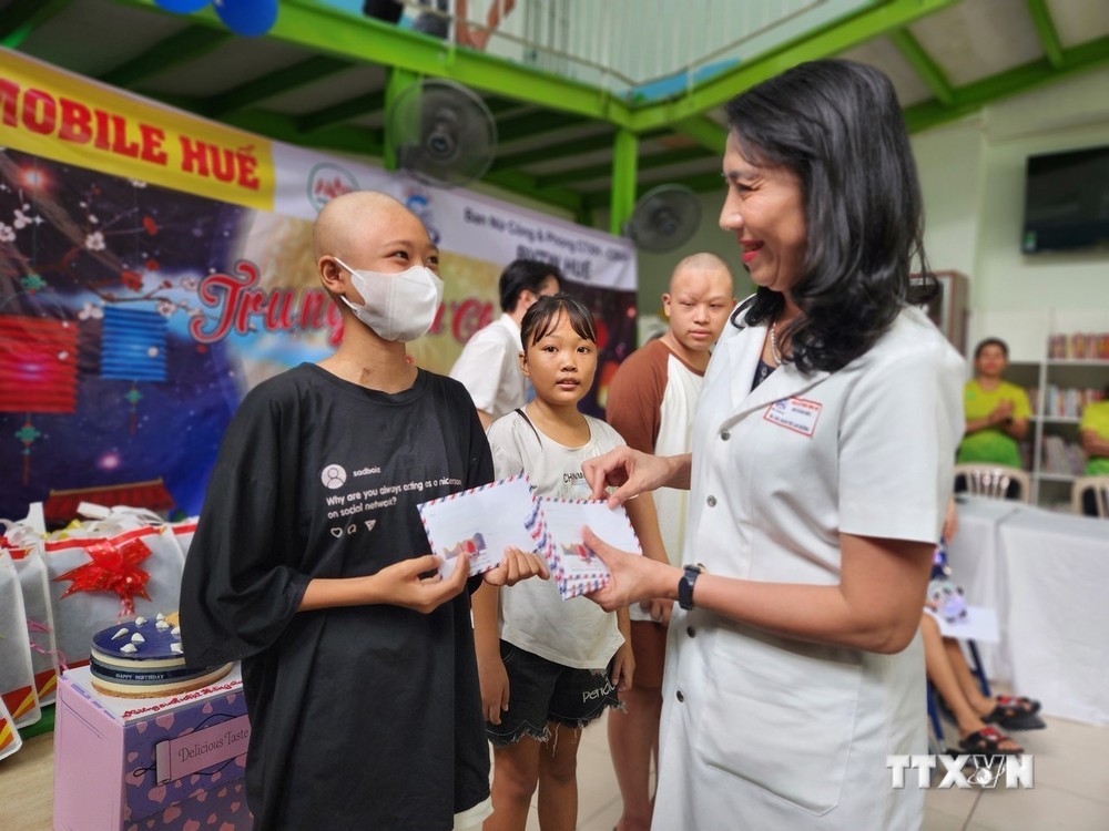 Trung thu ấm áp của những thiếu nhi đặc biệt ở Thừa Thiên - Huế