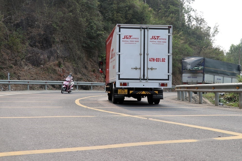 Điểm "đen" đèo Thị (huyện Tuy An, Phú Yên) đã được khắc phục giúp đảm bảo an toàn giao thông. Ảnh: Xuân Triệu - TTXVN