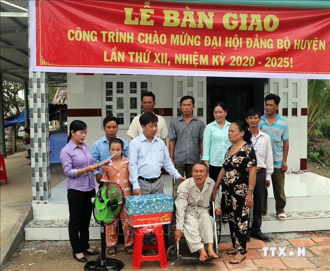 Hỗ trợ xây nhà cho đảng viên nghèo -  việc làm mang tính nhân văn sâu sắc ở Vĩnh Thuận (Kiên Giang)