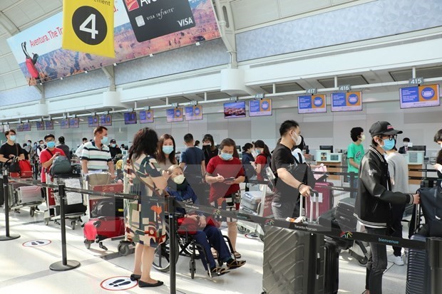越南政府组织第四躺从加拿大回国的航班 将340名越南公民接回国
