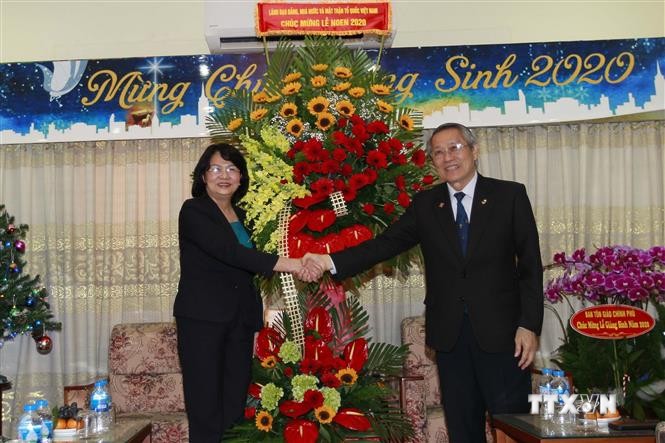 越南国家副主席邓氏玉盛向越南南方福音教教会致以圣诞祝福