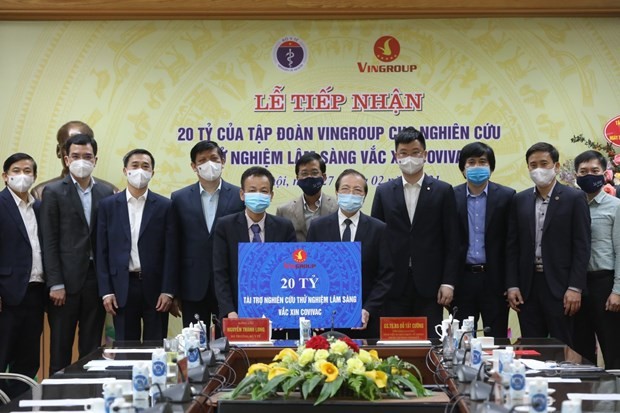 Vingroup集团向“越南制造”的新冠疫苗COVIVAC临床试验研究工作提供200亿越盾资助