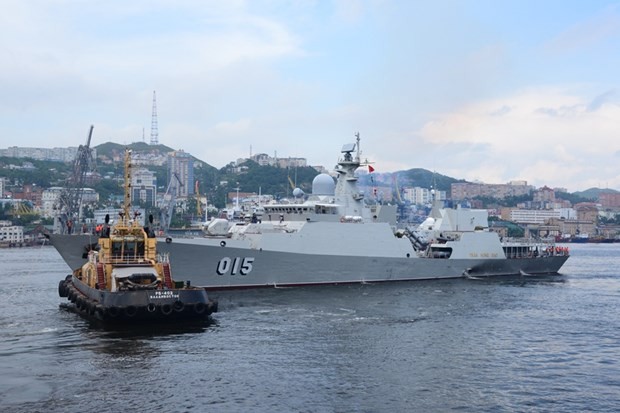 越南海军舰艇参加2021年俄罗斯海军节阅兵式