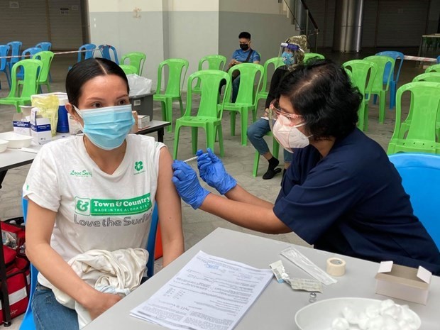 越南驻马来西亚大使馆为越南侨胞开展疫苗接种工作