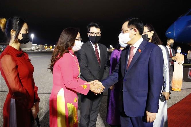 越南国会主席王廷惠抵达赫尔辛基 开始对芬兰共和国进行正式访问