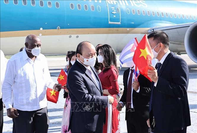 越南国家主席阮春福抵达哈瓦那 开始对古巴进行正式友好访问