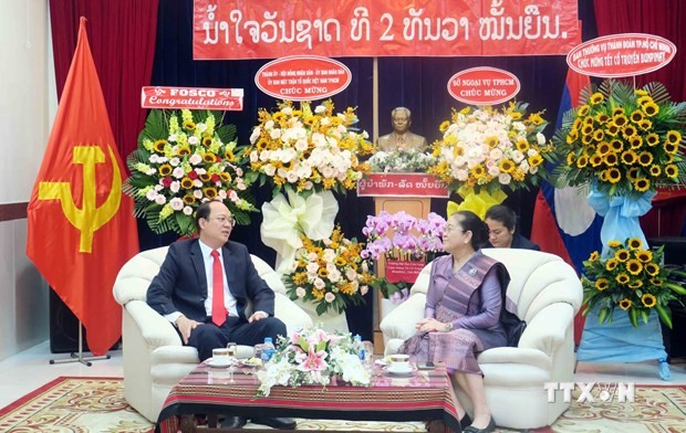 胡志明市领导向老挝驻胡志明市总领事馆全体馆员致以新年祝福