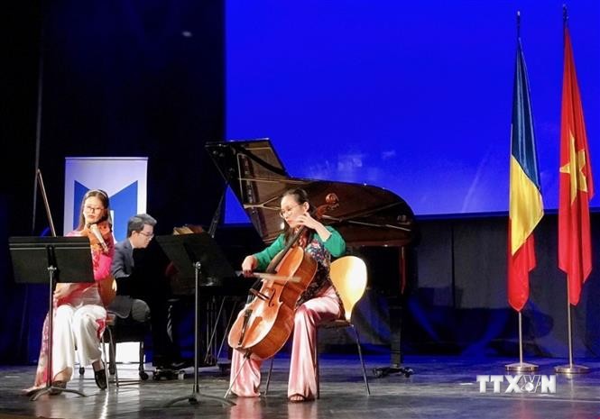 “越南与罗马尼亚友好旋律”音乐会举行