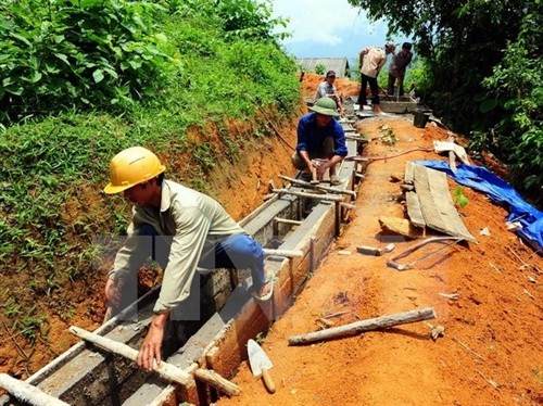 Xây dựng công trình phúc lợi xã hội ở huyện Bát Xát, Lào Cai. Ảnh: Thanh Hà/TTXVN
