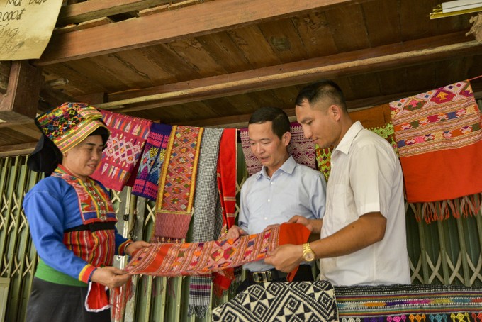 Đặc sắc nghề dệt thổ cẩm của đồng bào dân tộc Lào ở Mường Luân