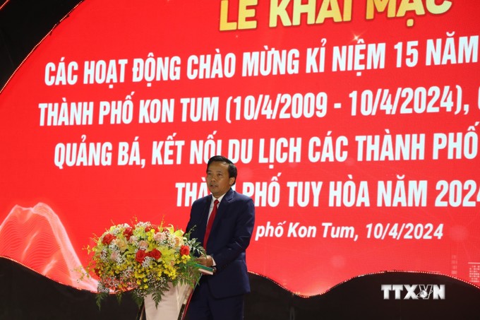 vna_potal__le_khai_mac_cac_hoat_dong_chao_mung_ky_niem_15_nam_thanh_lap_thanh_pho_kon_tum_7316943.jpg